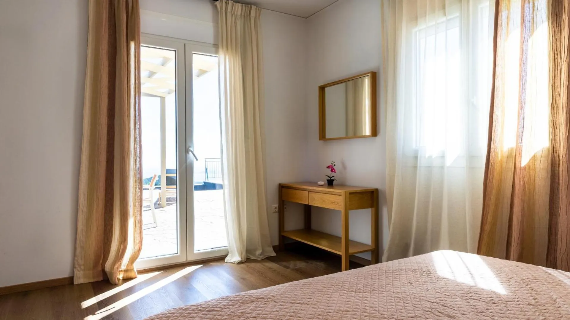 Villa Anthodesmi Dilináta