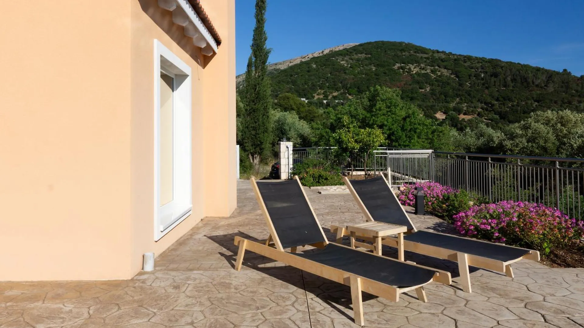 Villa Anthodesmi Dilináta